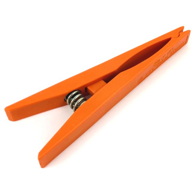 Insulated Spring Loaded Plastic Clamp for shroud Insulated Spring Loaded Plastic Clamp for shroud